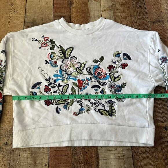 Urban Revivo Womens White Floral Embroidered Cotton Sweatshirt Size 8 - Picture 2 of 6